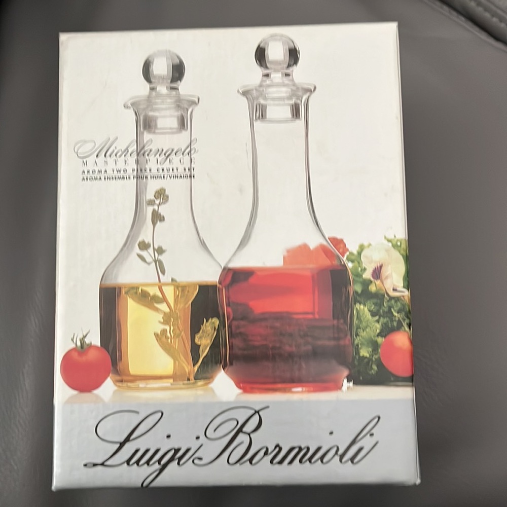 * last chance* Luigi Bormioli new glass oil and vinegar cruet set - Picture 2 of 8